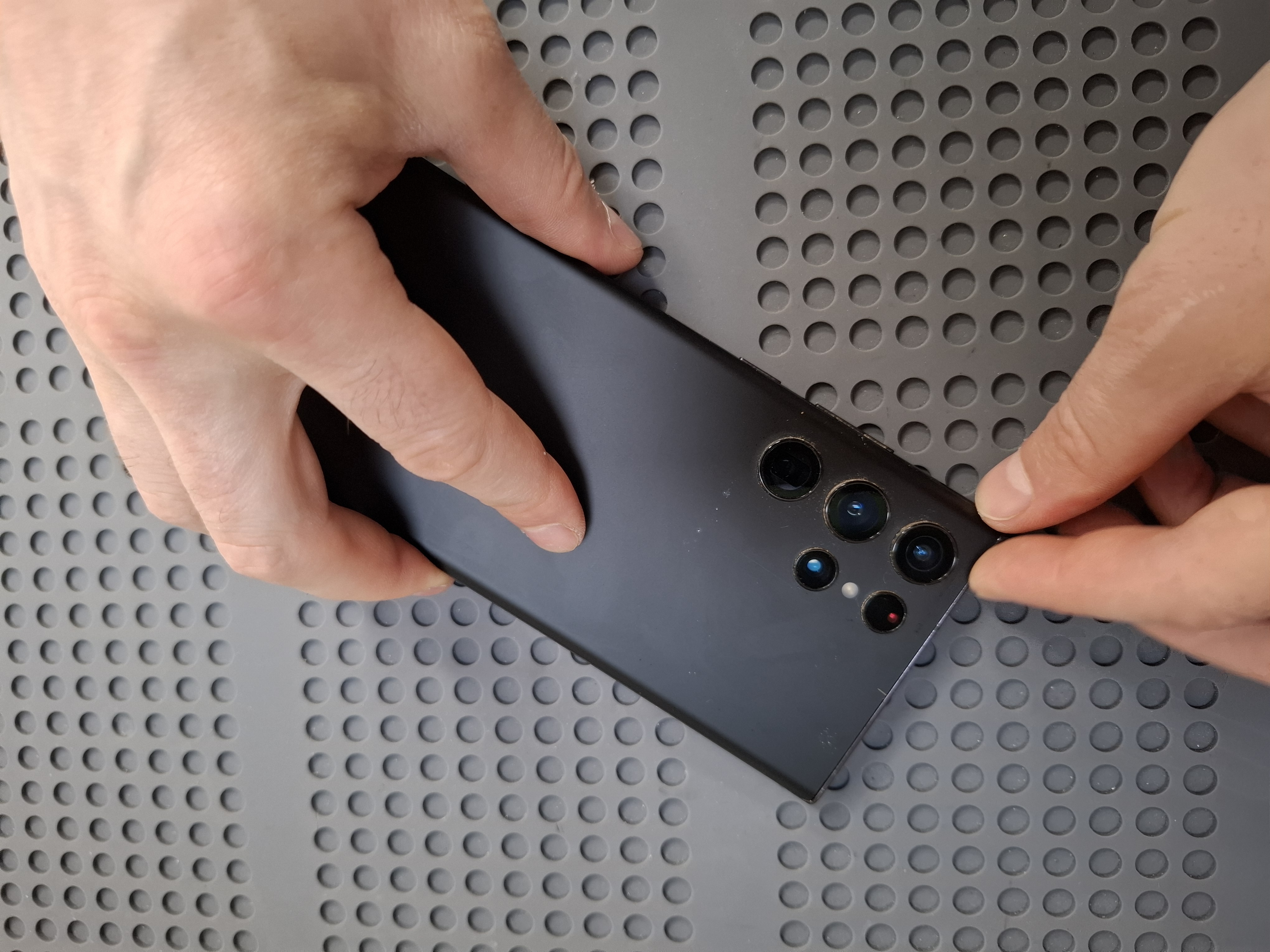 Установка задней крышки Samsung Galaxy